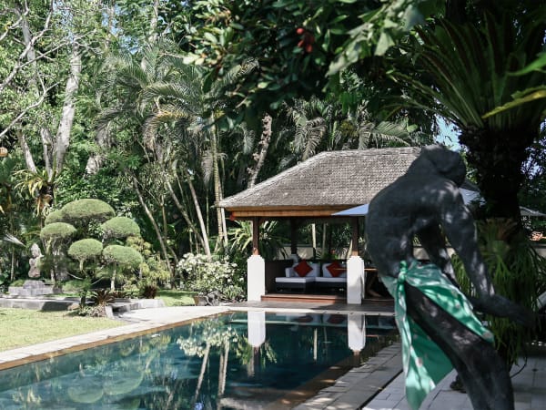 Villa San - The restful lanai by the pool